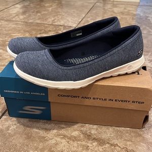 Sketchers go walk lite size 8 wide